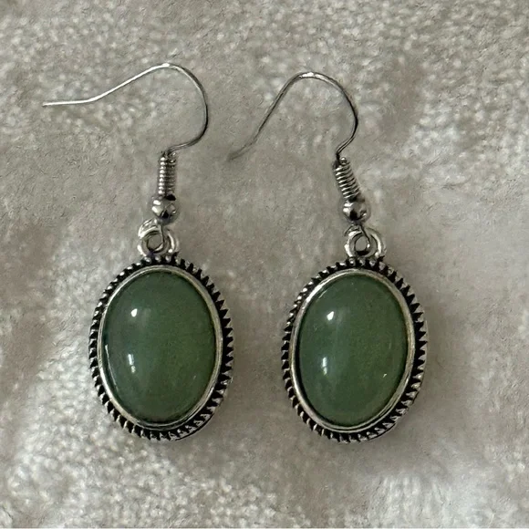 Textured Silver Disc Earrings + Green Oval Cabochon Dangle Earrings - NWT - Picture 8 of 9